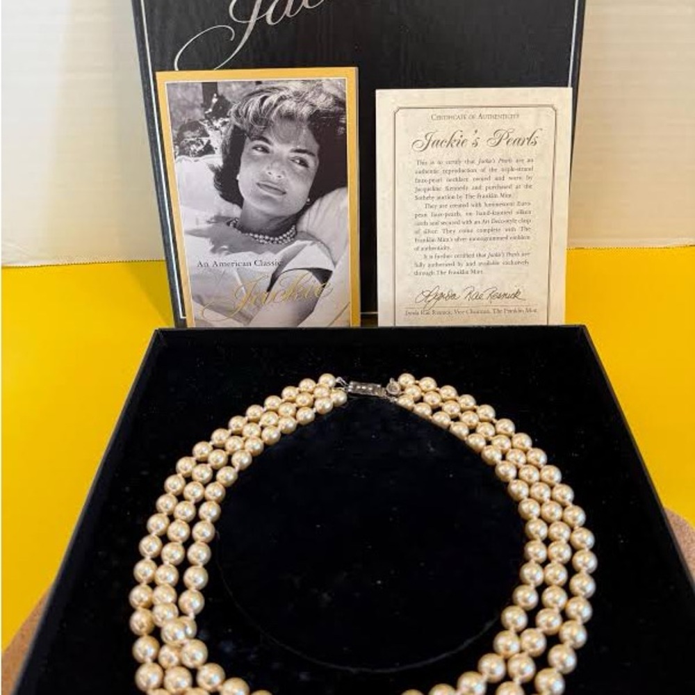 Franklin Mint Elegant Cream Pearl Necklace